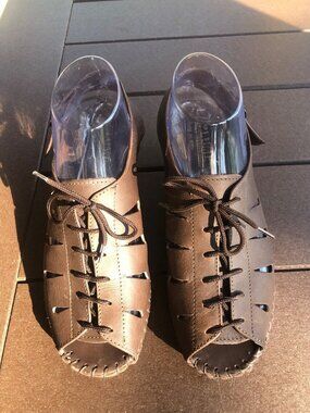 La Plume Made in Italy Brown Leather Lace Up Peep Toe Wedge Sandals Sz 39 / 8.5